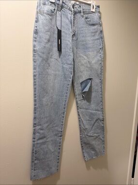 Fashion Nova Light Blue High-Rise Straight Jeans with Knee Rip . Size 7